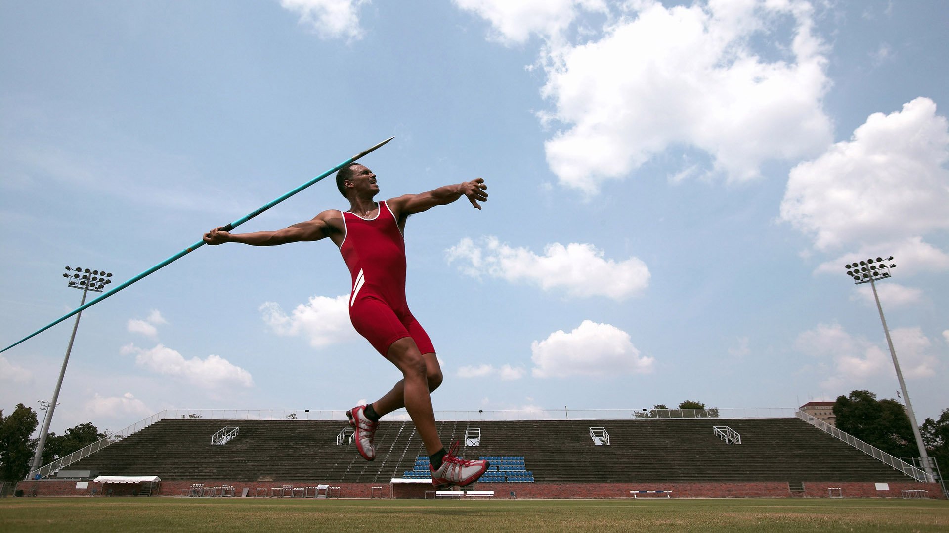 _城市夜跑融合：运动与音乐、灯光盛宴_，夜跑夜景